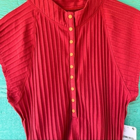 FREE PEOPLE RIBBED LAYERING CENTER TOP SIZE LARGE RED NWT - Picture 3 of 10